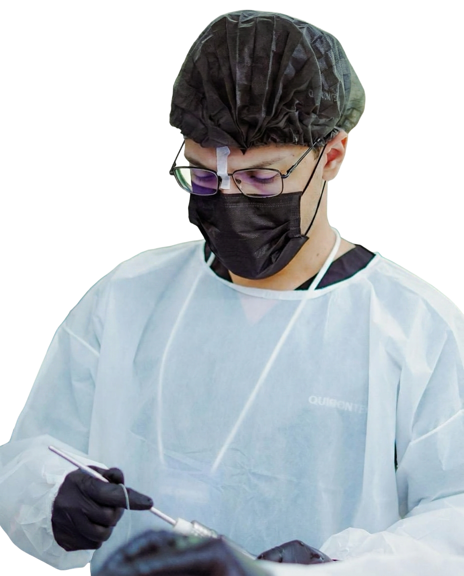 Dr. David Pires em procedimento